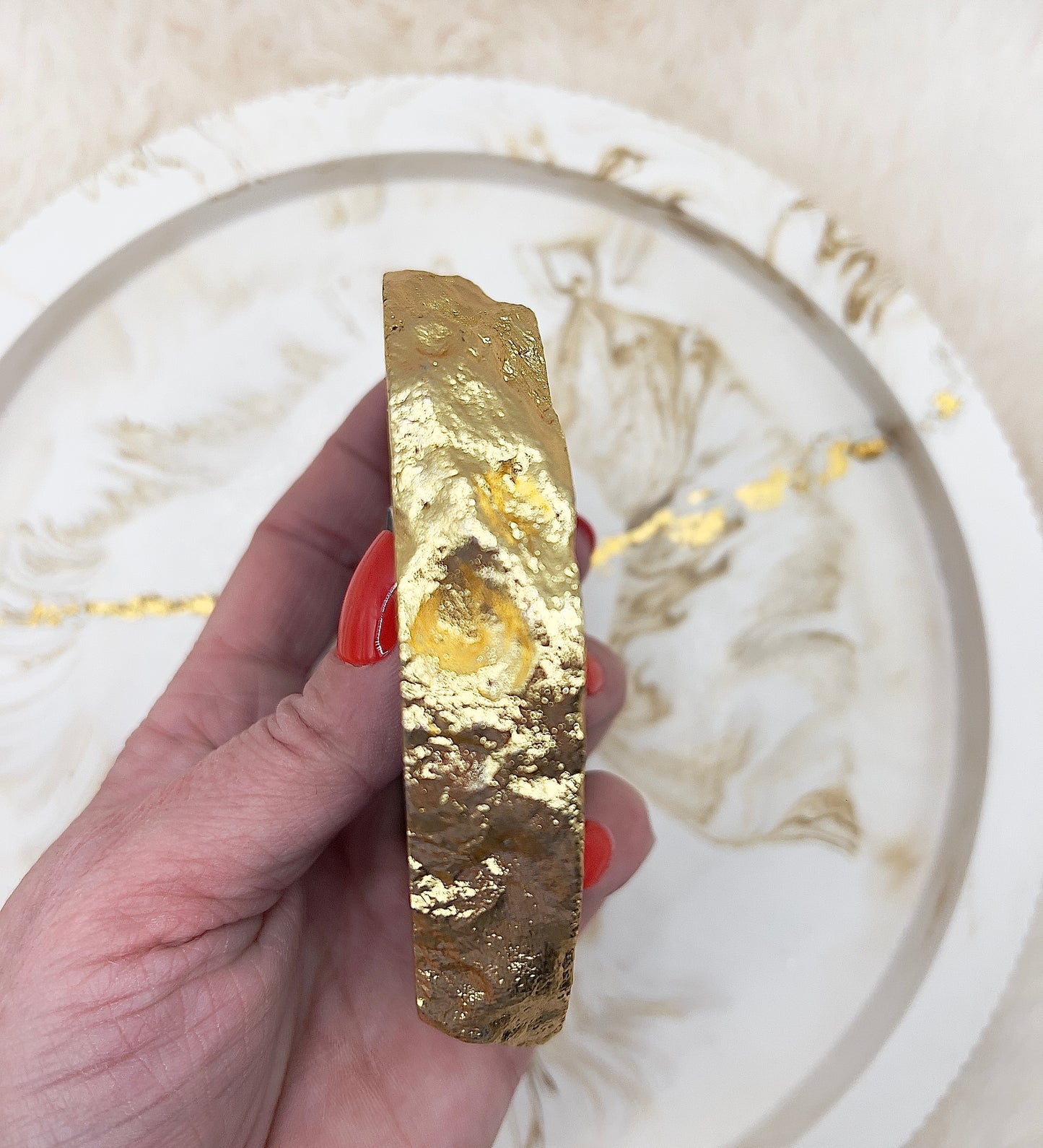 Blauer Achat Teelichthalter mit Druse – handgeschliffen & an den Rändern 24K vergoldet | 326 g | Luxus-Unikat