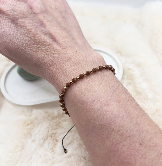 Makramee-Armband Golden Healer (synthetisch) – facettierte Eleganz in Schwarz & Gold