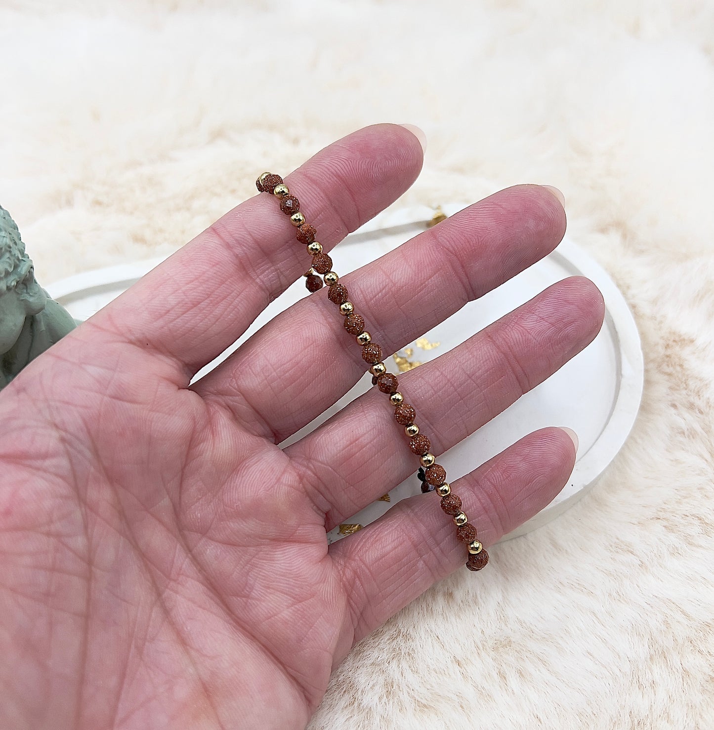 Makramee-Armband Golden Healer (synthetisch) – facettierte Eleganz in Schwarz & Gold