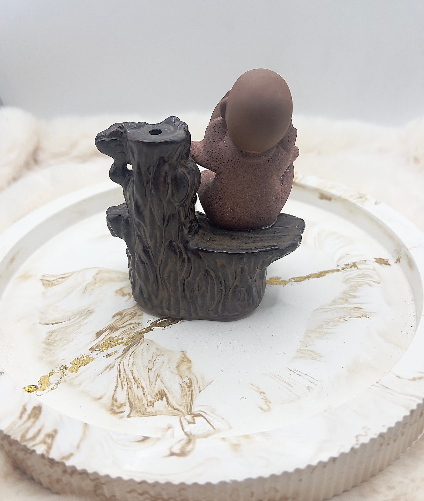 Rückfluss-Räucherkegelhalter „Nichts sehen“ – Buddha der Achtsamkeit | Räucherbrunnen mit Rückfluss & Stäbchenhalter
