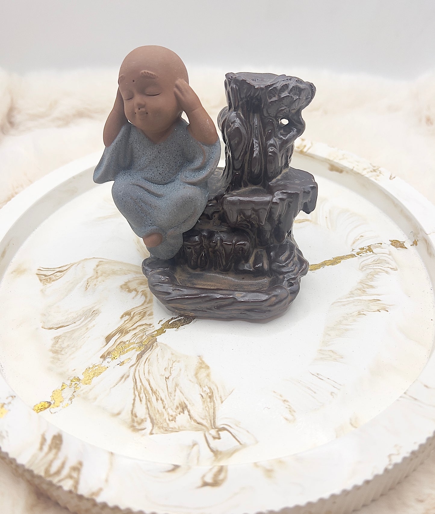 Rückfluss-Räucherkegelhalter „Nichts hören“ – Buddha der Achtsamkeit | Räucherbrunnen mit Rückfluss & Stäbchenhalter