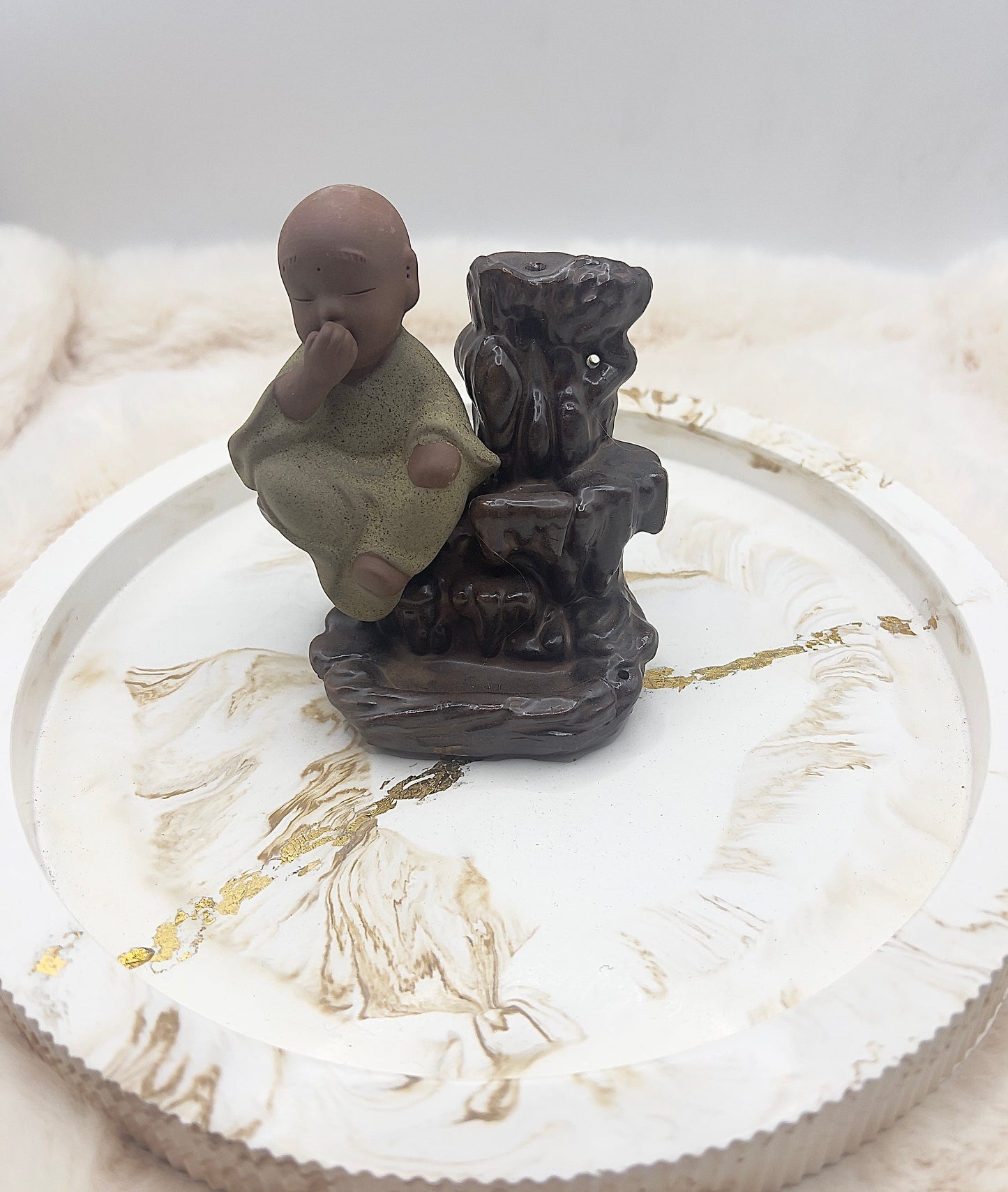 Rückfluss-Räucherkegelhalter „Nichts sagen“ – Buddha der Achtsamkeit | Räucherbrunnen mit Rückfluss & Stäbchenhalter