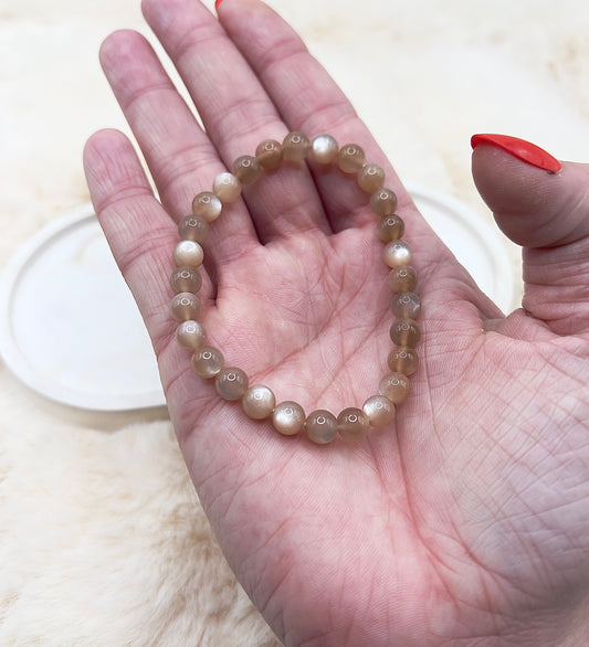 Armband aus Pfirsich-Mondstein – Sanftheit, Intuition & emotionale Balance