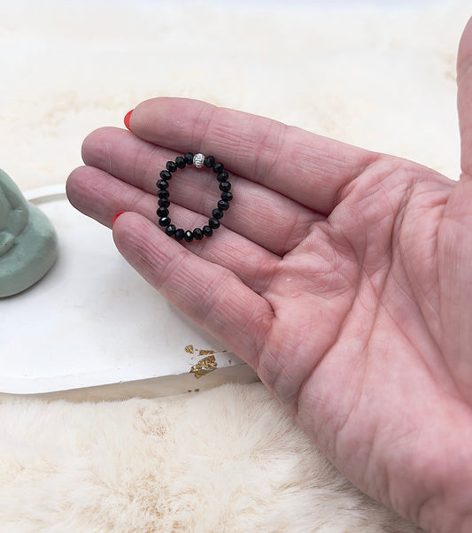 Edelsteinring Schwarzer Turmalin facettiert | 3,5 mm | 925 Silber Abstandsperlen, 4mm, Kreismuster in der Perle