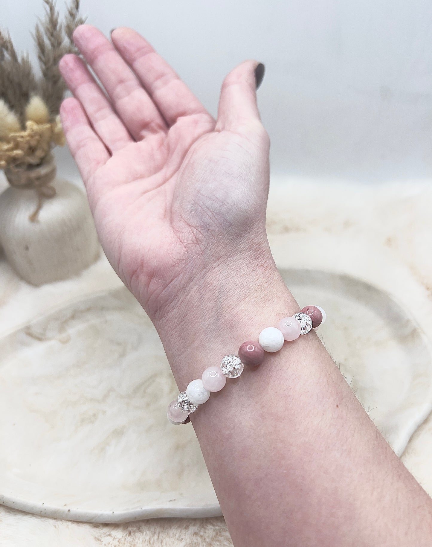 Armband Pfotenglück - mit Rosenquarz, Mondstein, Rhodonit & Crackle Bergkristall
