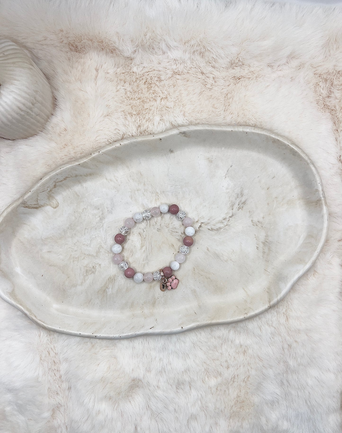 Armband Pfotenglück - mit Rosenquarz, Mondstein, Rhodonit & Crackle Bergkristall