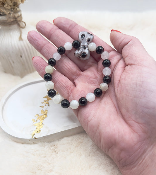 Statement-Armband Leo-Optik – Resin-Schleife | Granat AAA & Sonnenmondstein | 8 mm