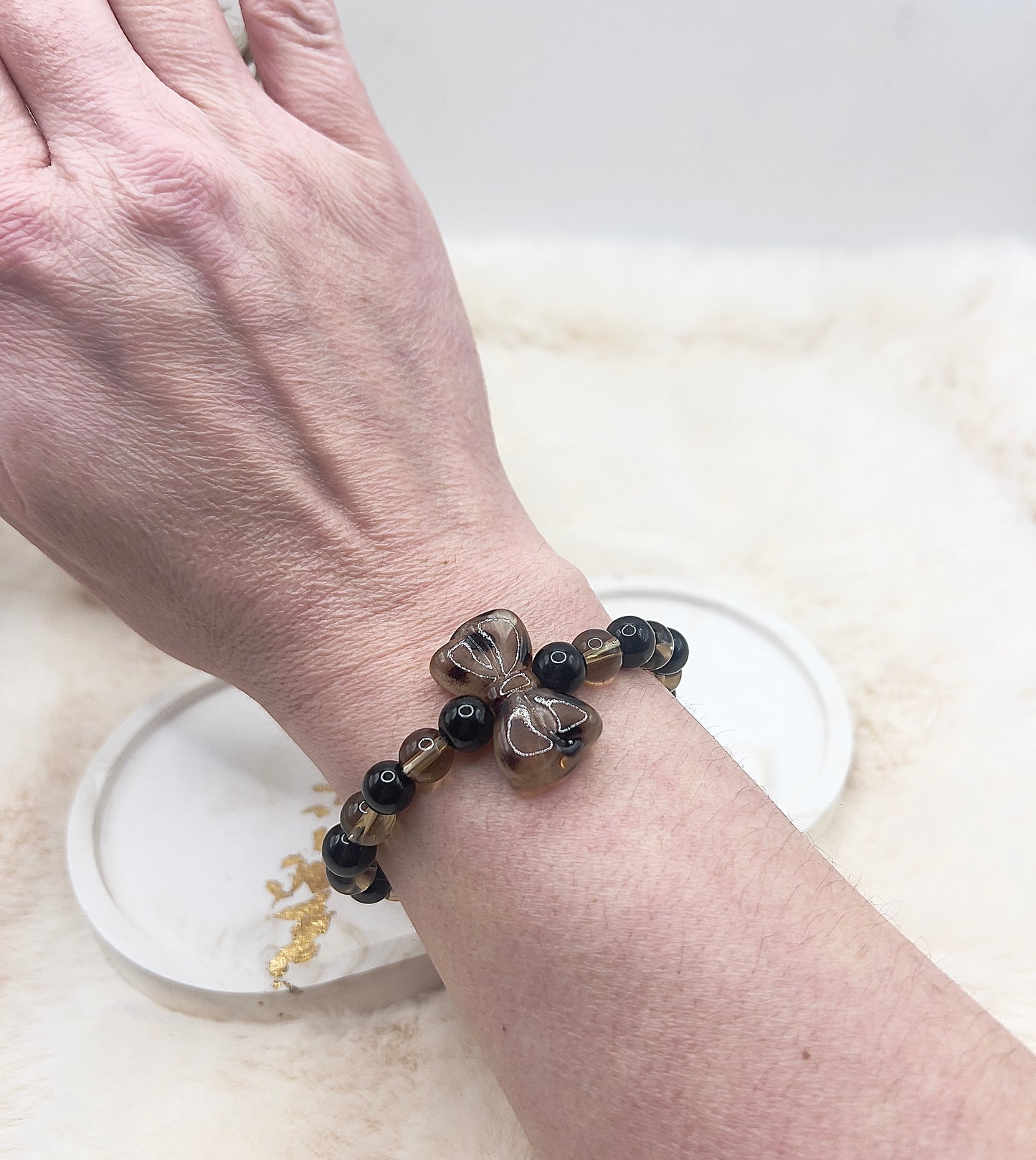 Statement-Armband Leo-Optik – Resin-Schleife | Rauchquarz & Schwarzer Turmalin | 8 mm