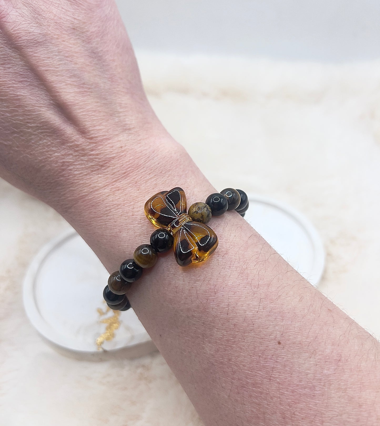 Statement-Armband Leo-Optik – Resin-Schleife | Schwarzer Turmalin & Tigerauge | 8 mm