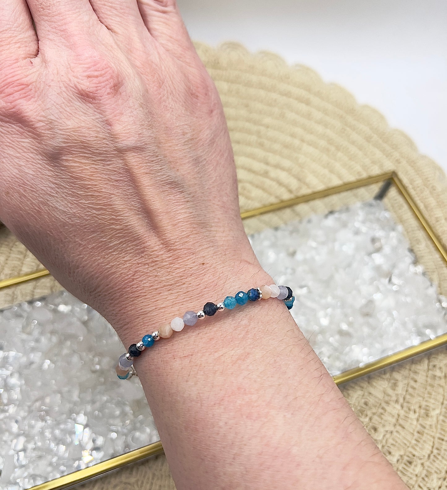 Armband mit Achat, Mondstein & Saphir – facettiert 4 mm | 925 Silberblüten | handgefertigt
