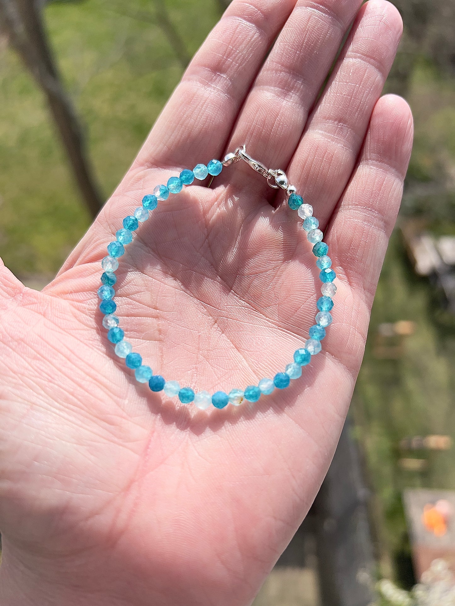 Facettiertes Edelstein Armband 4mm – Blauer Achat mit 925 Silber