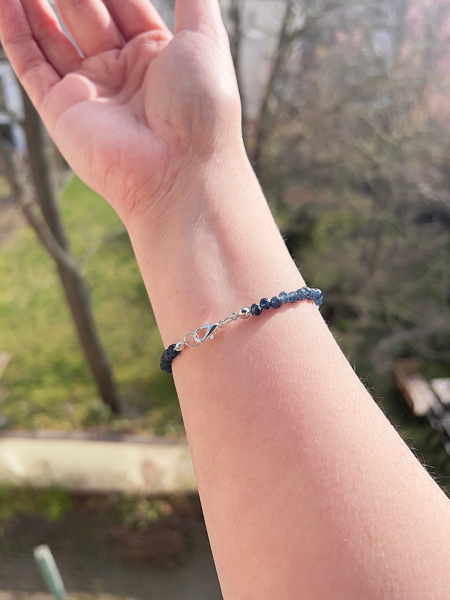Facettiertes Edelstein Armband 4mm – Saphir & Mondstein mit 925 Silber