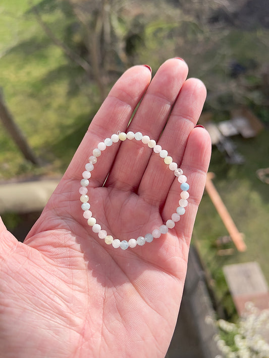 Facettiertes Edelstein Armband 4mm – Morganit in zarten Pastelltönen
