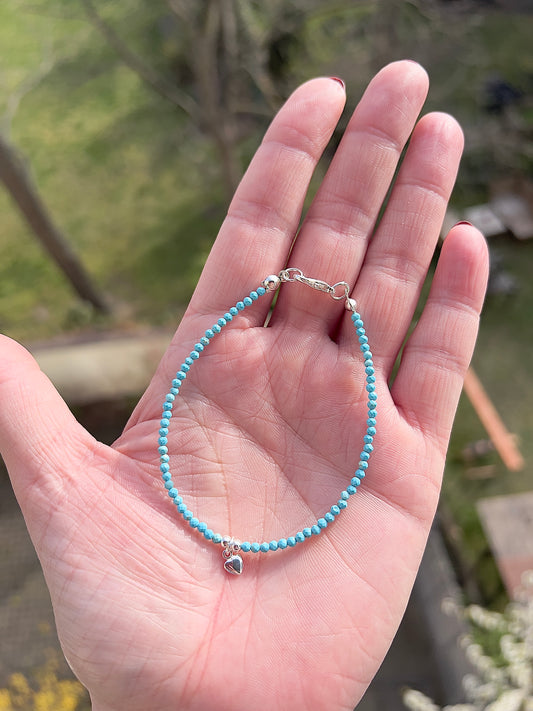 Zartes Edelstein Armband 2mm – Neo-Türkis facettiert mit 925 Silber Herz