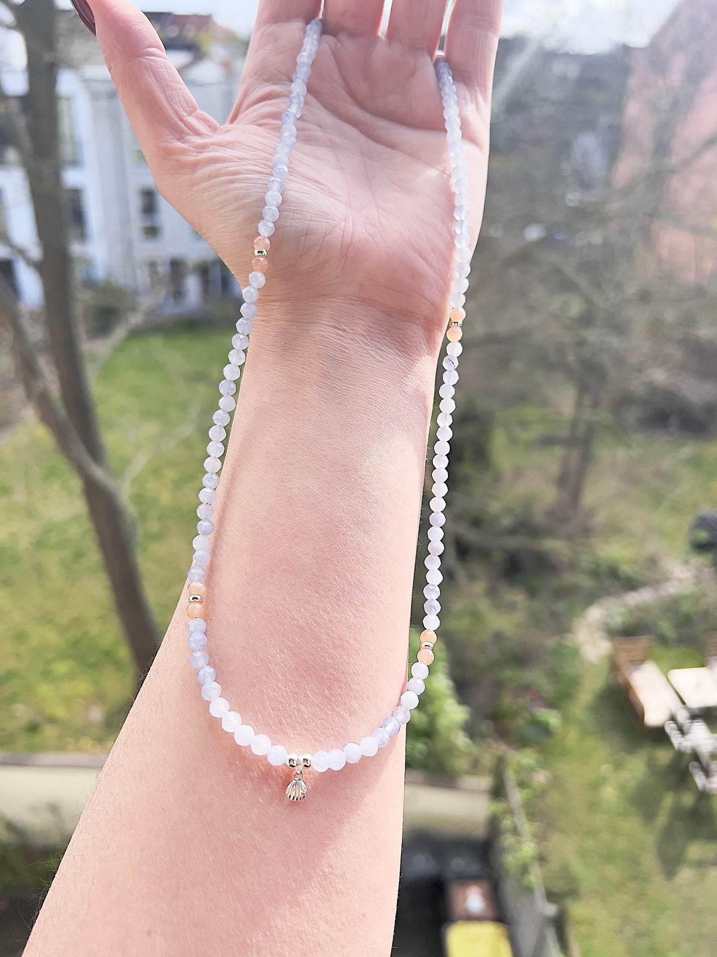 Edelstein Kette 54 cm – Aquamarin & Sonnenmondstein facettiert mit 925 Silber Muschel