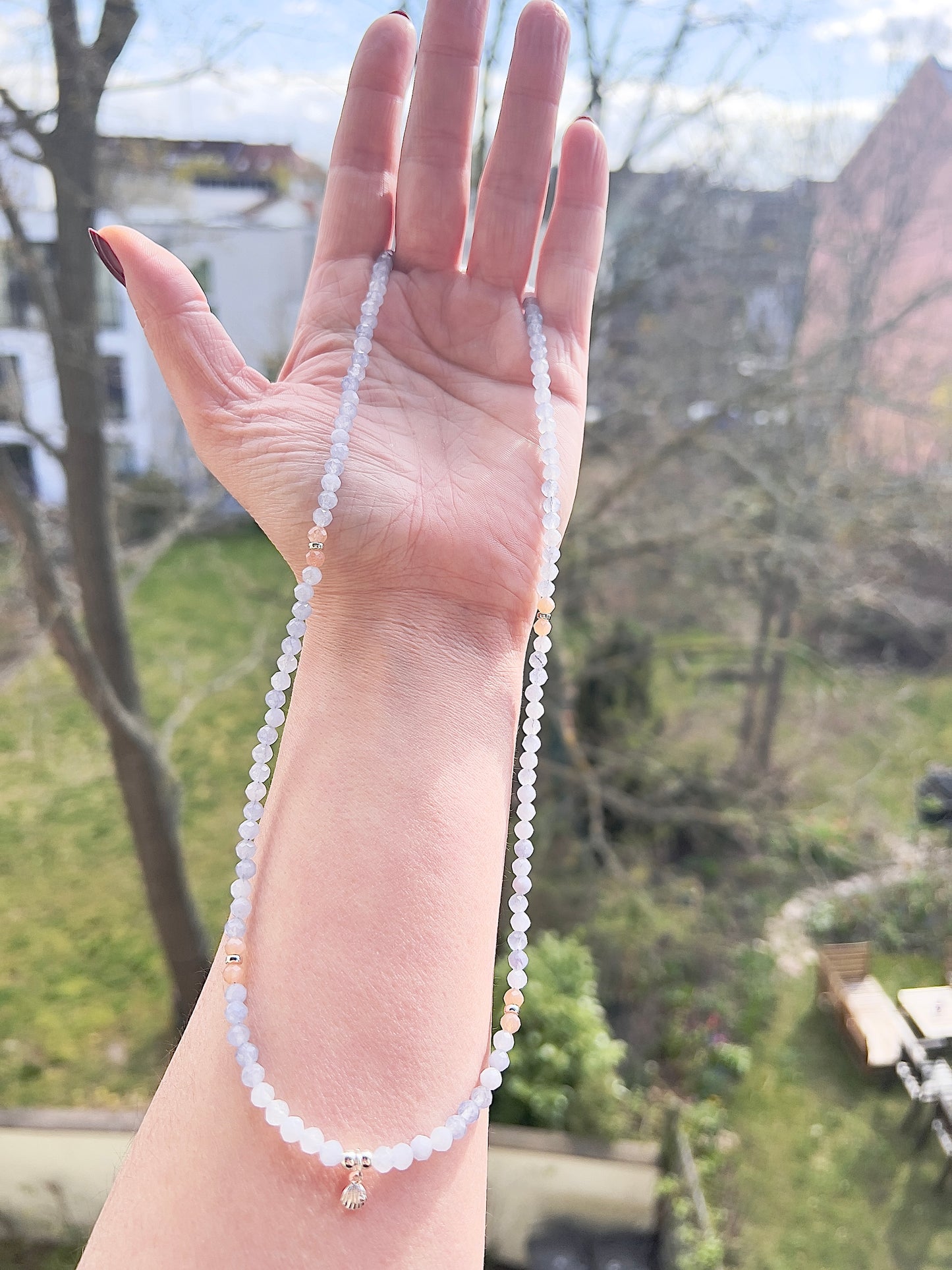 Edelstein Kette 54 cm – Aquamarin & Sonnenmondstein facettiert mit 925 Silber Muschel