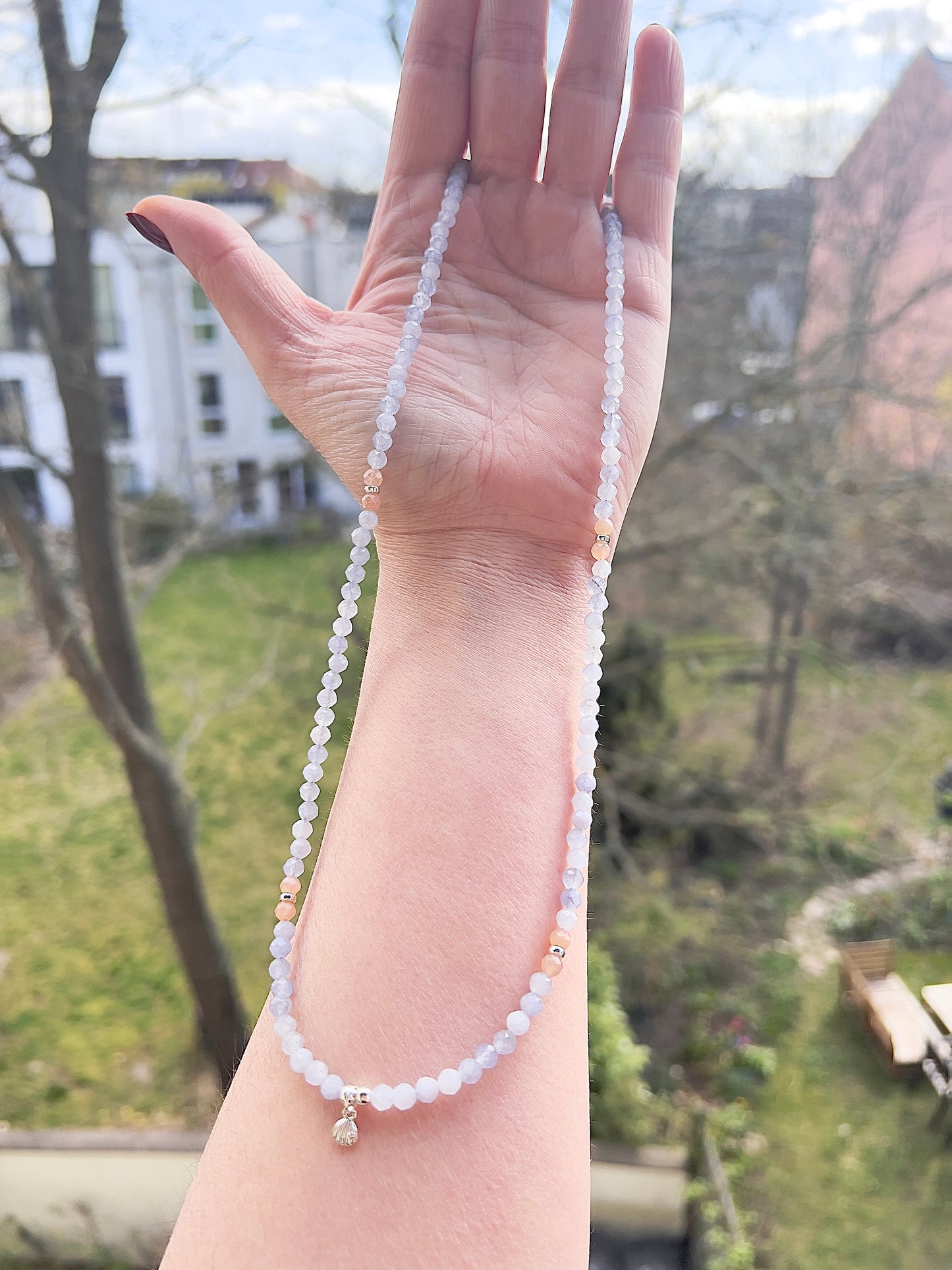 Edelstein Kette 54 cm – Aquamarin & Sonnenmondstein facettiert mit 925 Silber Muschel