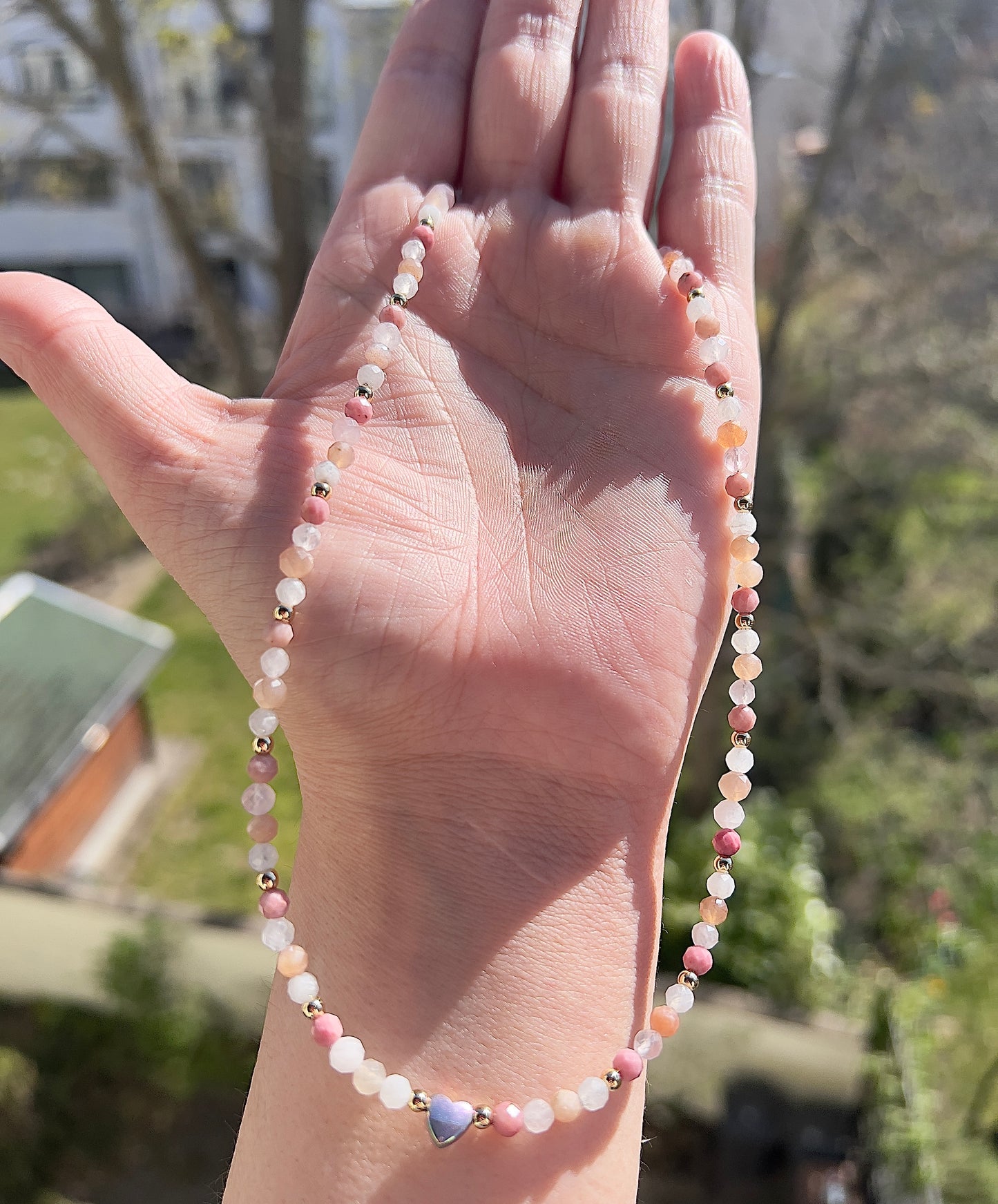 Edelstein Kette Rhodonit, Rosenquarz & Mondstein 4 mm – mit Hämatit Herz