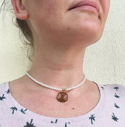 Choker-Kette mit Anezus-Perlen – synthetische Perlen | Edelstahl vergoldet | Yoga & Om Anhänger