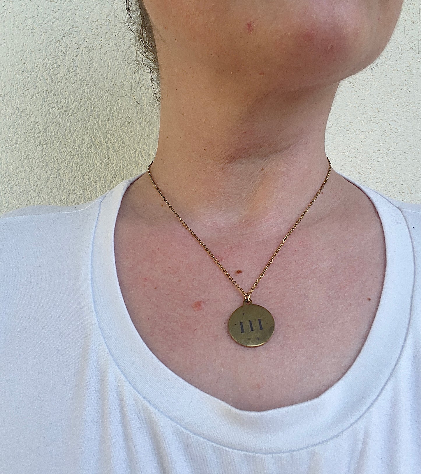 111 Engelszahl Halskette – Vergoldete Edelstahlkette mit symbolischer Bedeutung