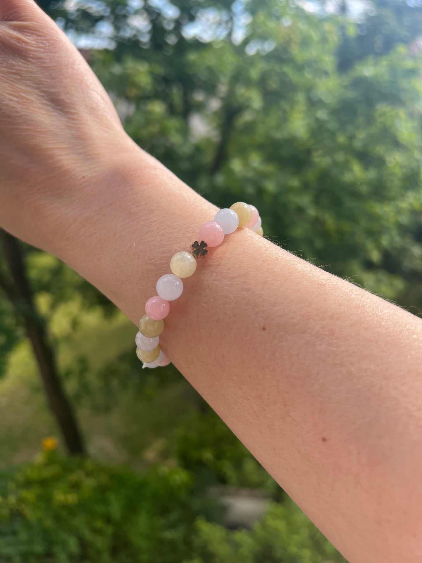 Morganit Armband - Sanfte Pastelltöne in Gold und Silber / Handgemacht mit Herz / Liebe, Sanftheit & Herzöffnung