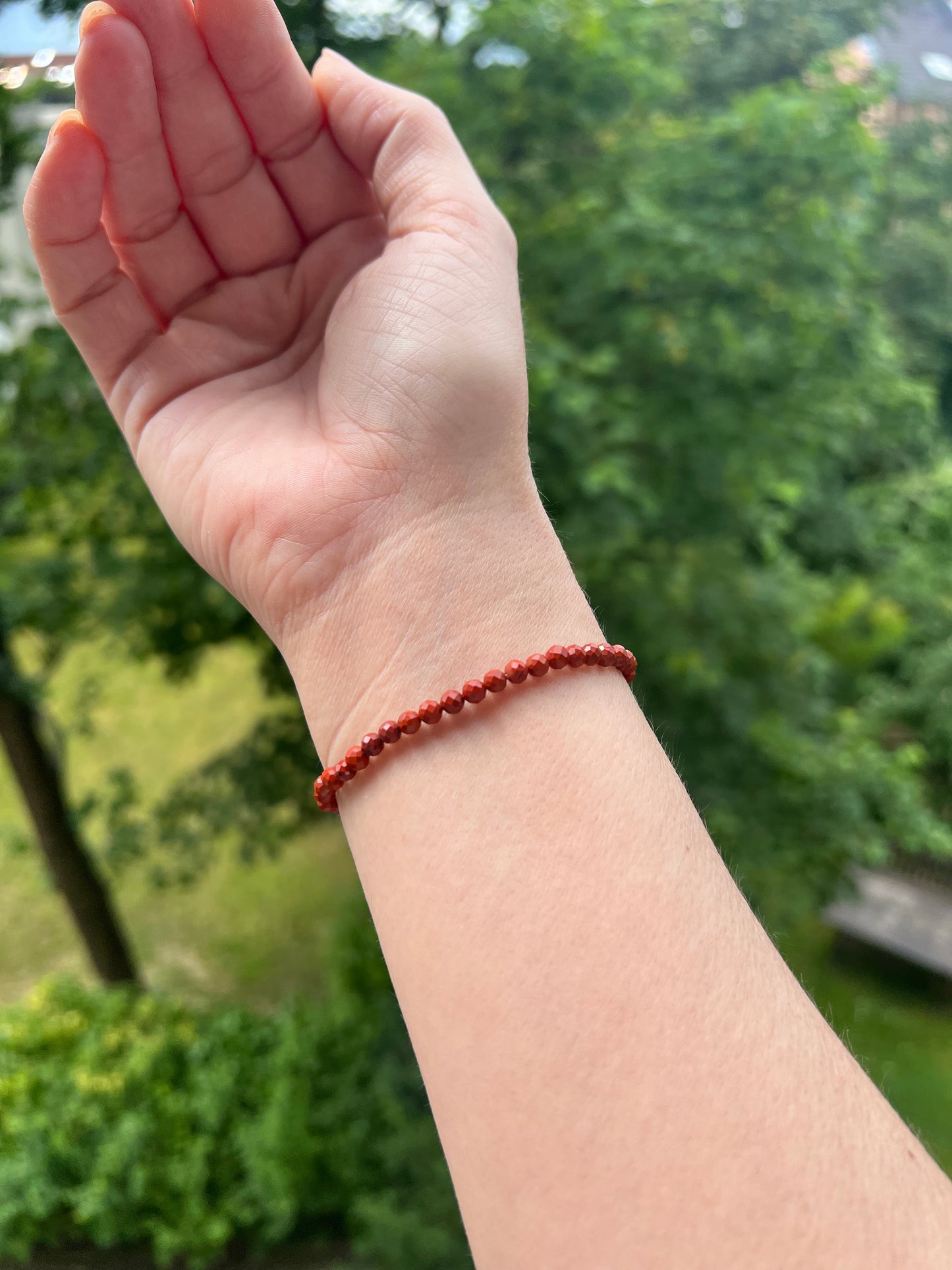 Roter Jaspis Armband mit Herz - Erdung & Stärke im Einzelstück