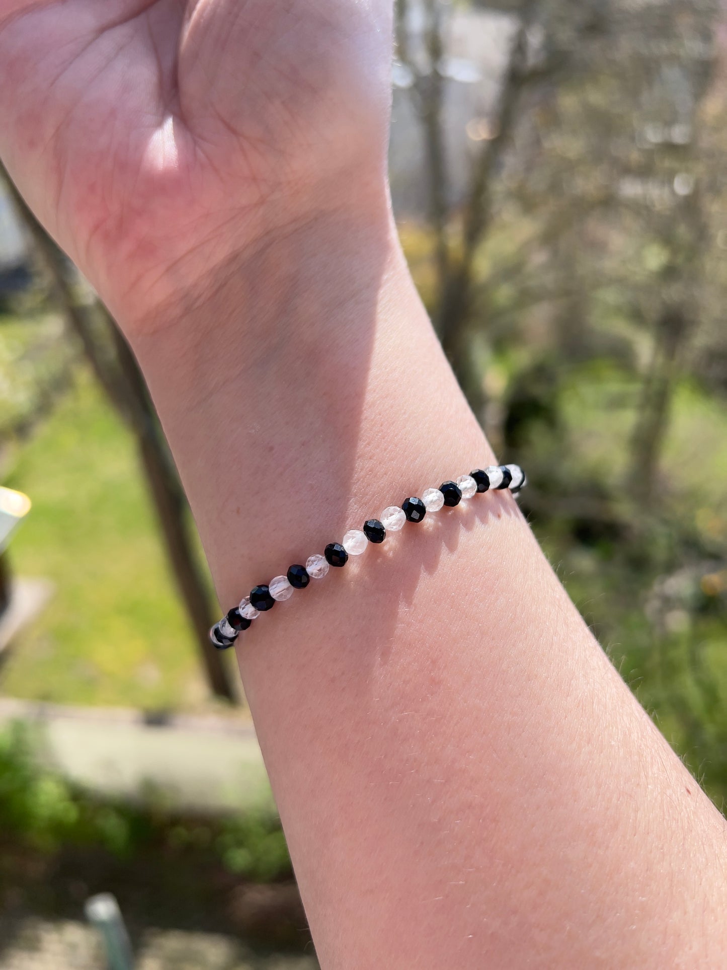 Facettiertes Edelsteinarmband 4 mm – Achat  & Bergkristall, elastisch