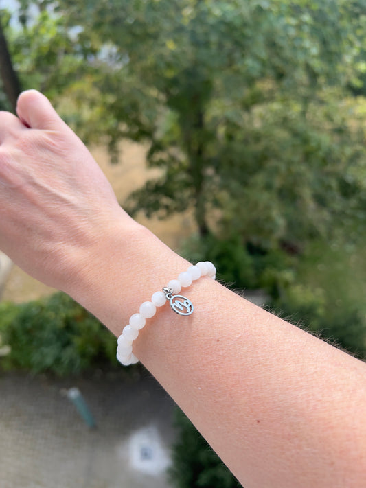 Sternzeichenarmband Steinbock – Mondstein 6 mm mit Charme (Silber oder Gold wählbar)