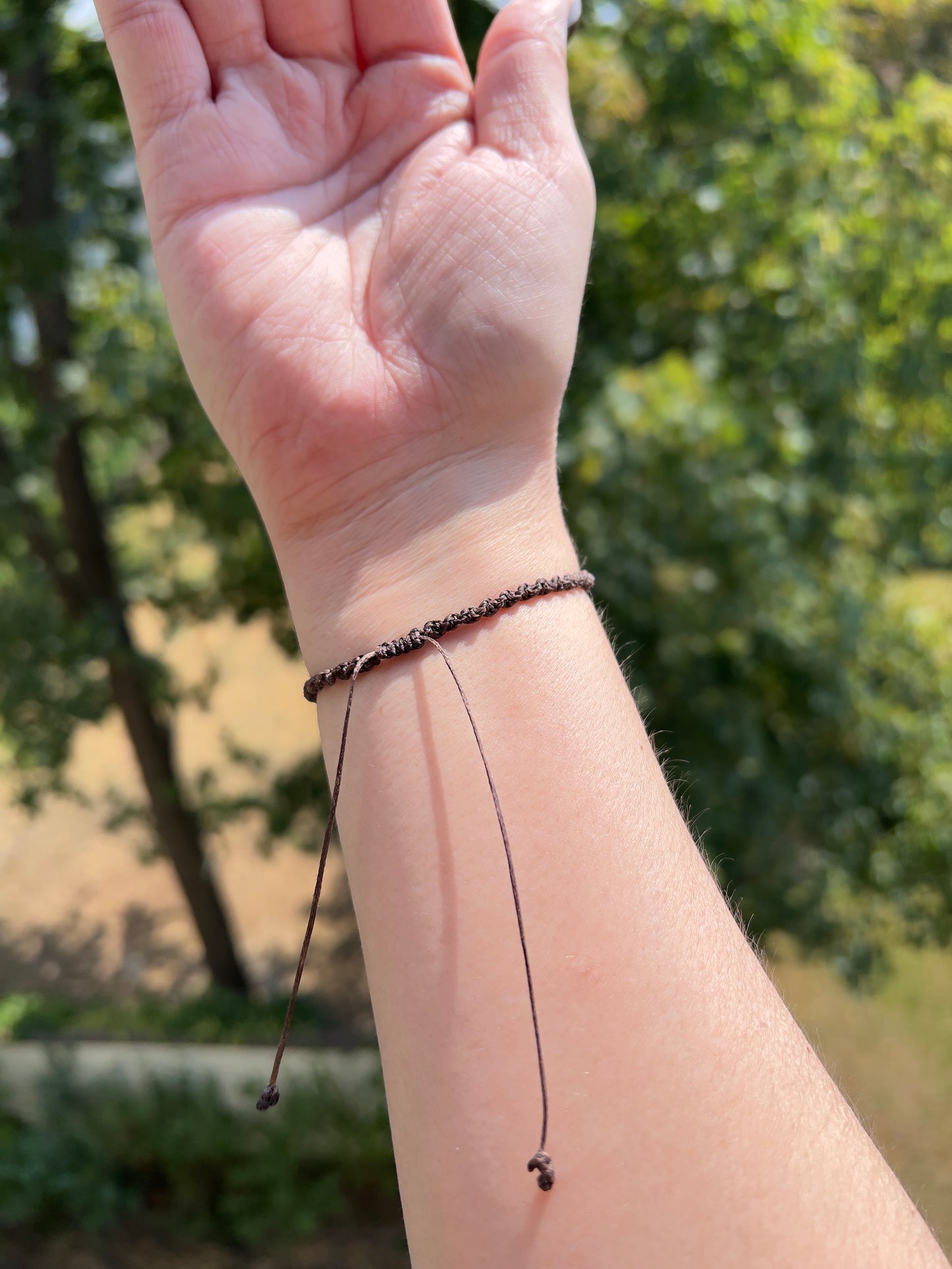 Handgeknüpftes Makramee-Armband aus Amethyst, Rosenquarz &  Crackle-Bergkristall | 8 mm Edelsteinperlen | Verstellbar