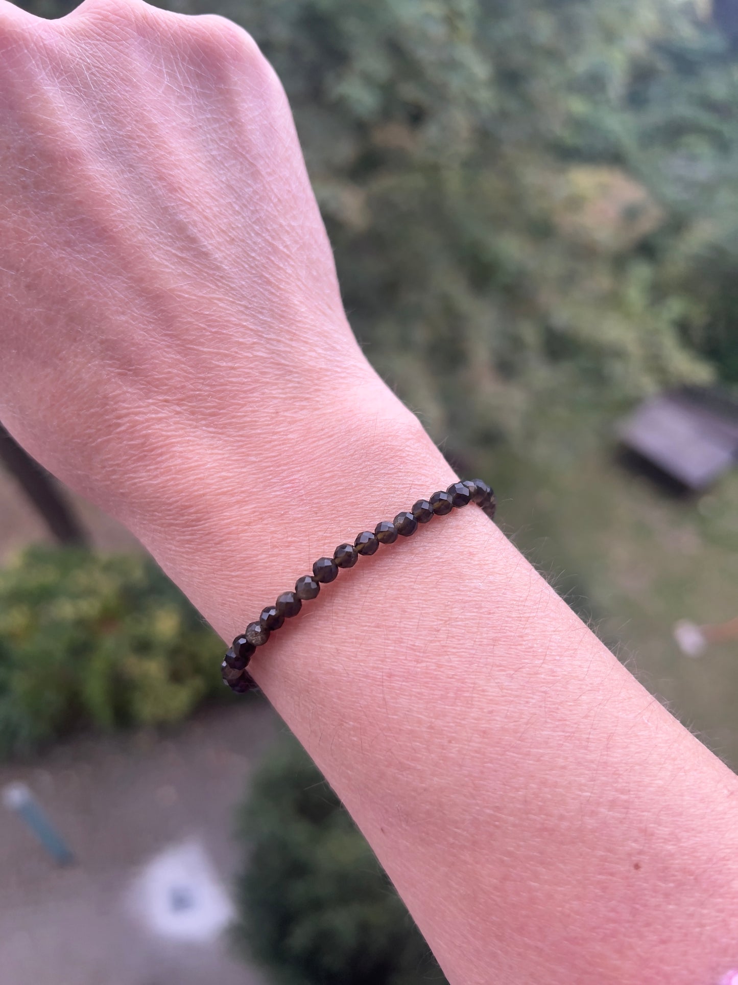 Schwarzer Obsidian-Armband 4 mm facettiert mit goldenem Flash | Schutz, Stärke & Transformation