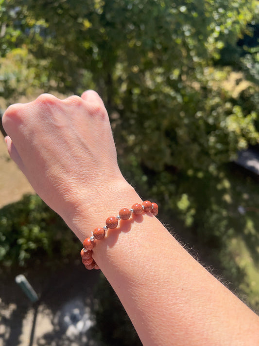 Golden Heeler Armband – 8 mm | Funkelnder Glanz mit 925er Silber-Abstandsperlen