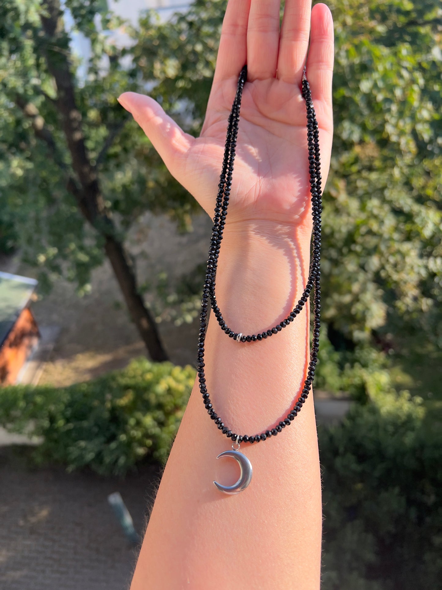 Doppellagige Turmalin-Kette mit Mond-Anhänger – Schutz & Harmonie