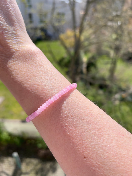 Rosenquarz Armband 4 mm – flache Perlen, elastisch