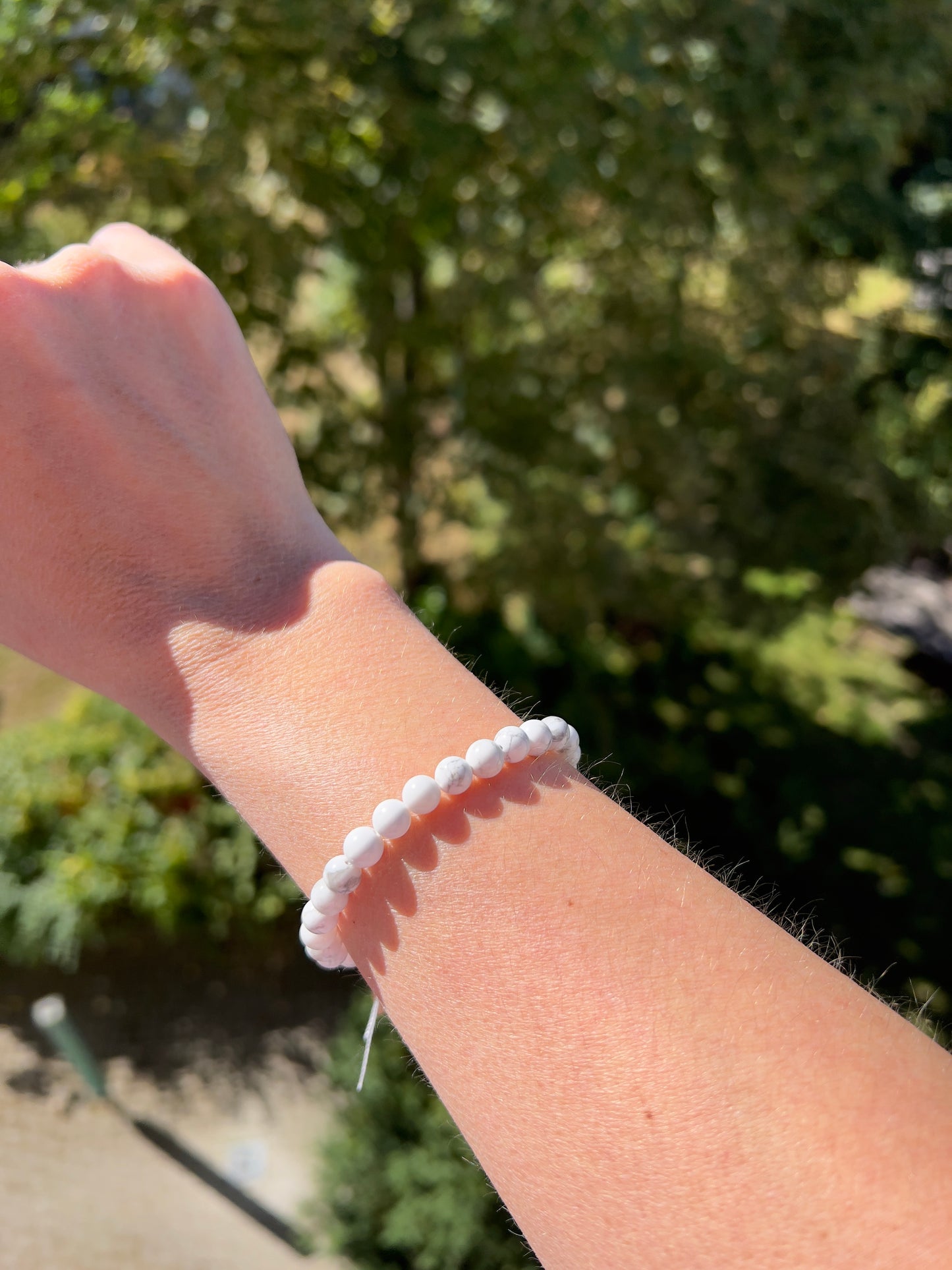 Armband – Howlith 6 mm runde Perlen (elastisch, handgefertigt)
