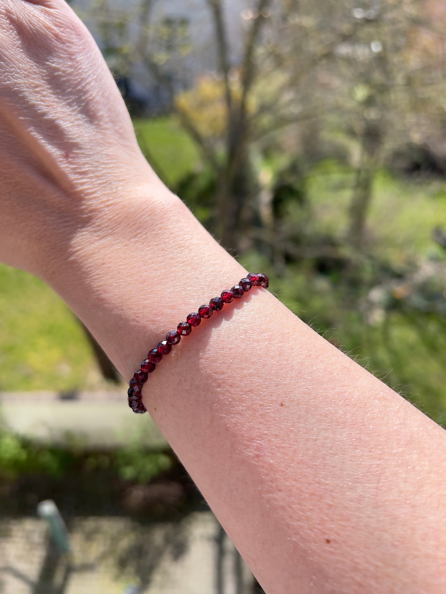 Facettiertes Granat Armband 4 mm (High Quality) – Edelsteinarmband, elastisch