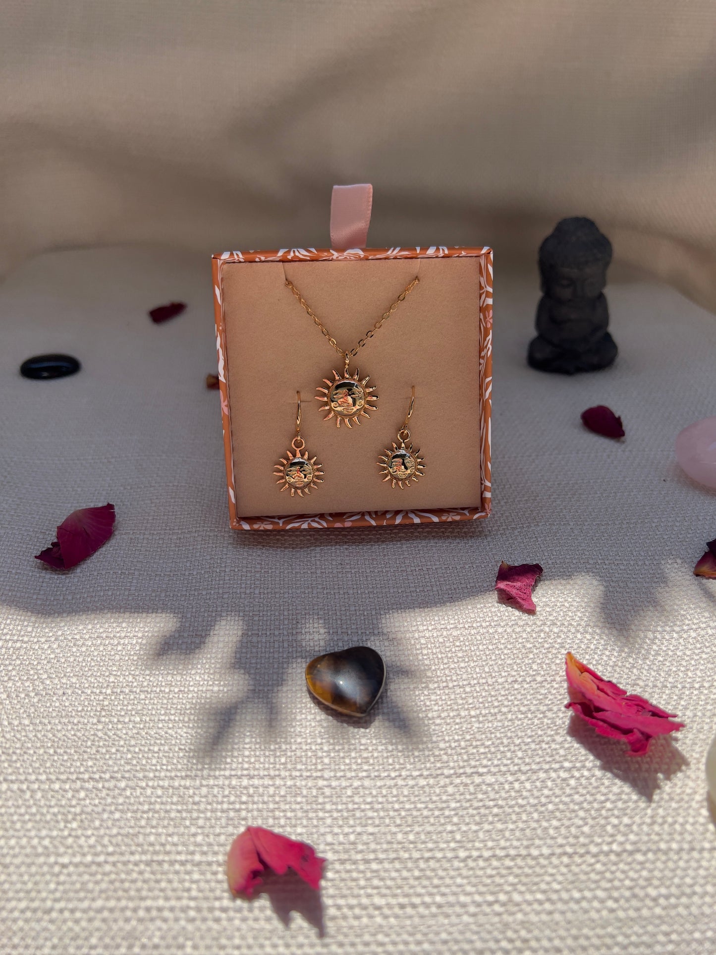 Sun Schmuckset – Vergoldete Halskette & Ohrringe mit Sonnenmotiv