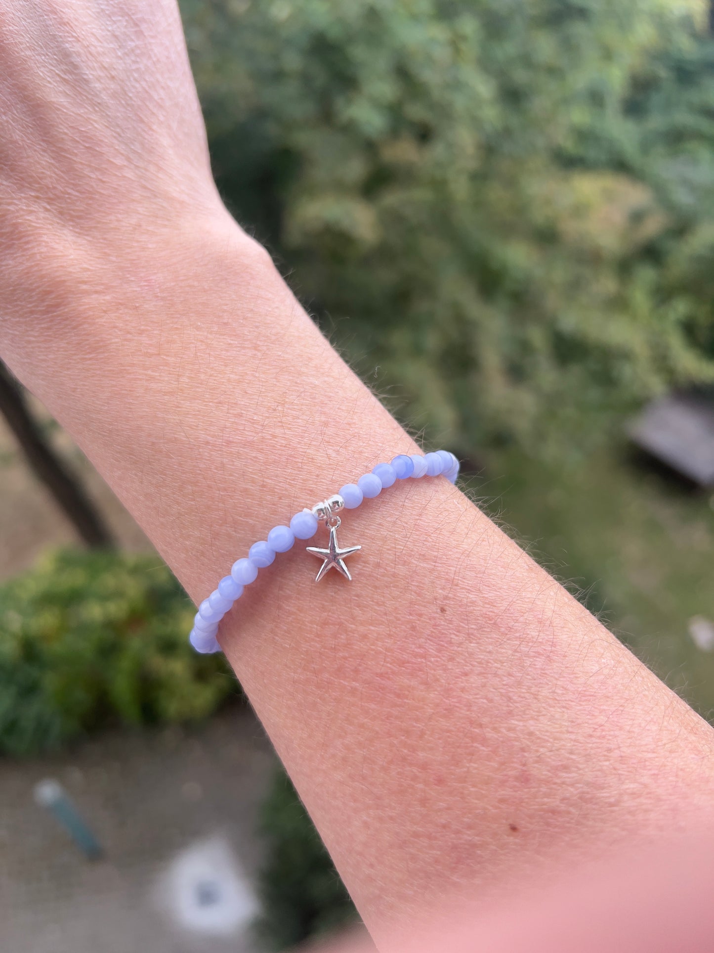 Lila Chalcedon-Achat Armband 4 mm runde Perlen mit 925er Silber-Seestern | Schutz & innere Harmonie