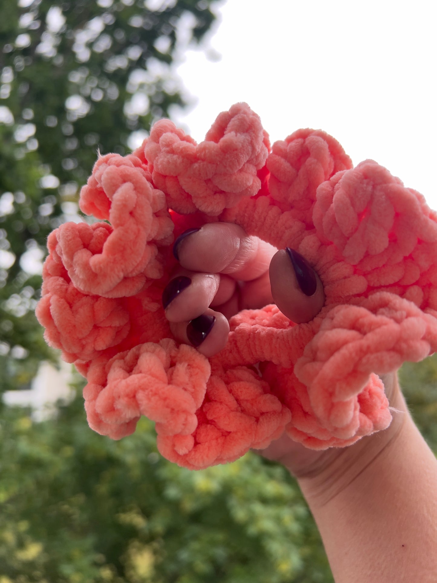 Handgehäkeltes Chenille-Scrunchie Peach – Flauschiges Haaraccessoire | Handmade by KATHARINA KLEE