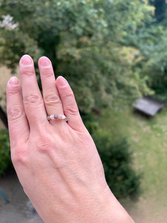 Herz & Intuition – Ring mit Amethyst, Sonnenmondstein, Mondstein & Rosenquarz