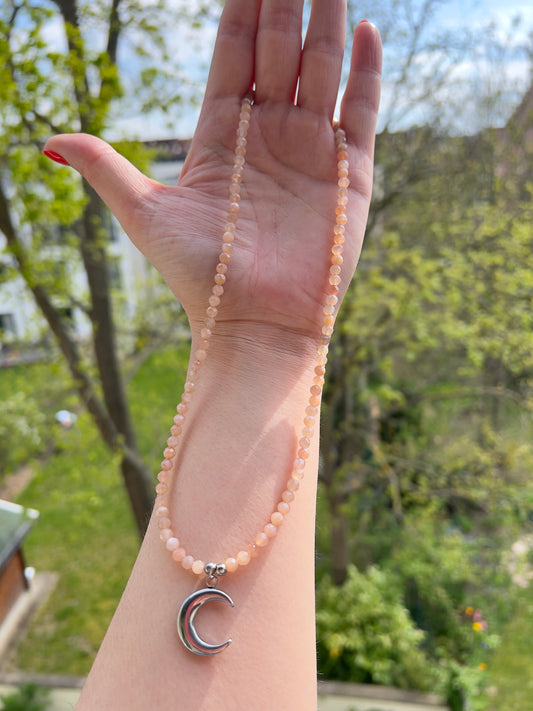 Facettierte Sonnenmondstein Kette (Peach Moonstone) 4 mm mit Mondsichel | Edelstahl | 46 cm