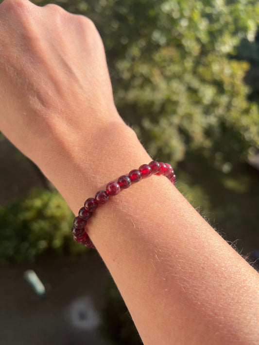 ✨ Granat Armband – Kraft & Leidenschaft (6 mm) ✨