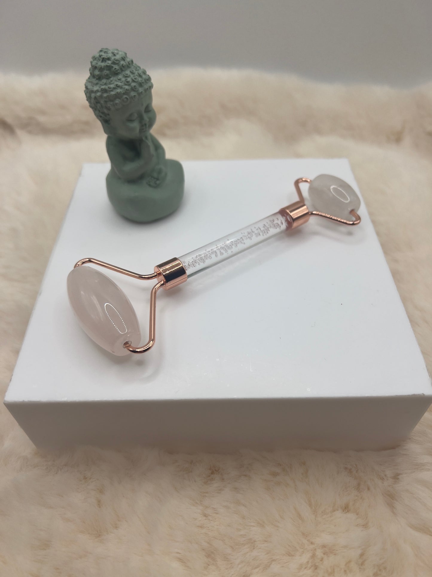 Rosenquarz Gesichtsroller – edler Beauty-Roller für entspannende Pflegeroutinen | Naturstein in Premium-Qualität