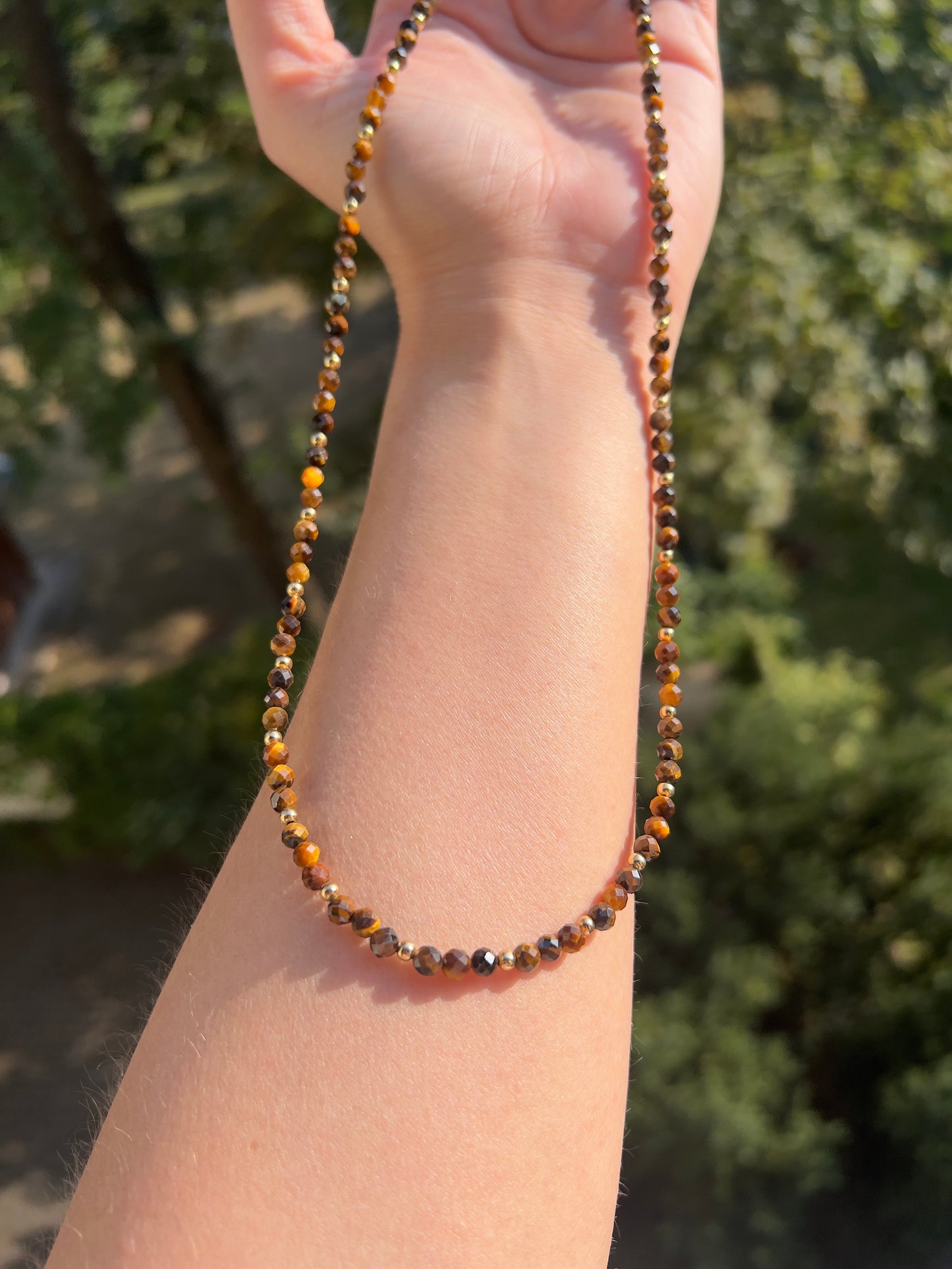 Schutz & Klarheit – Kette mit Tigerauge (4 mm) & Edelstahl vergoldet (50–55 cm)