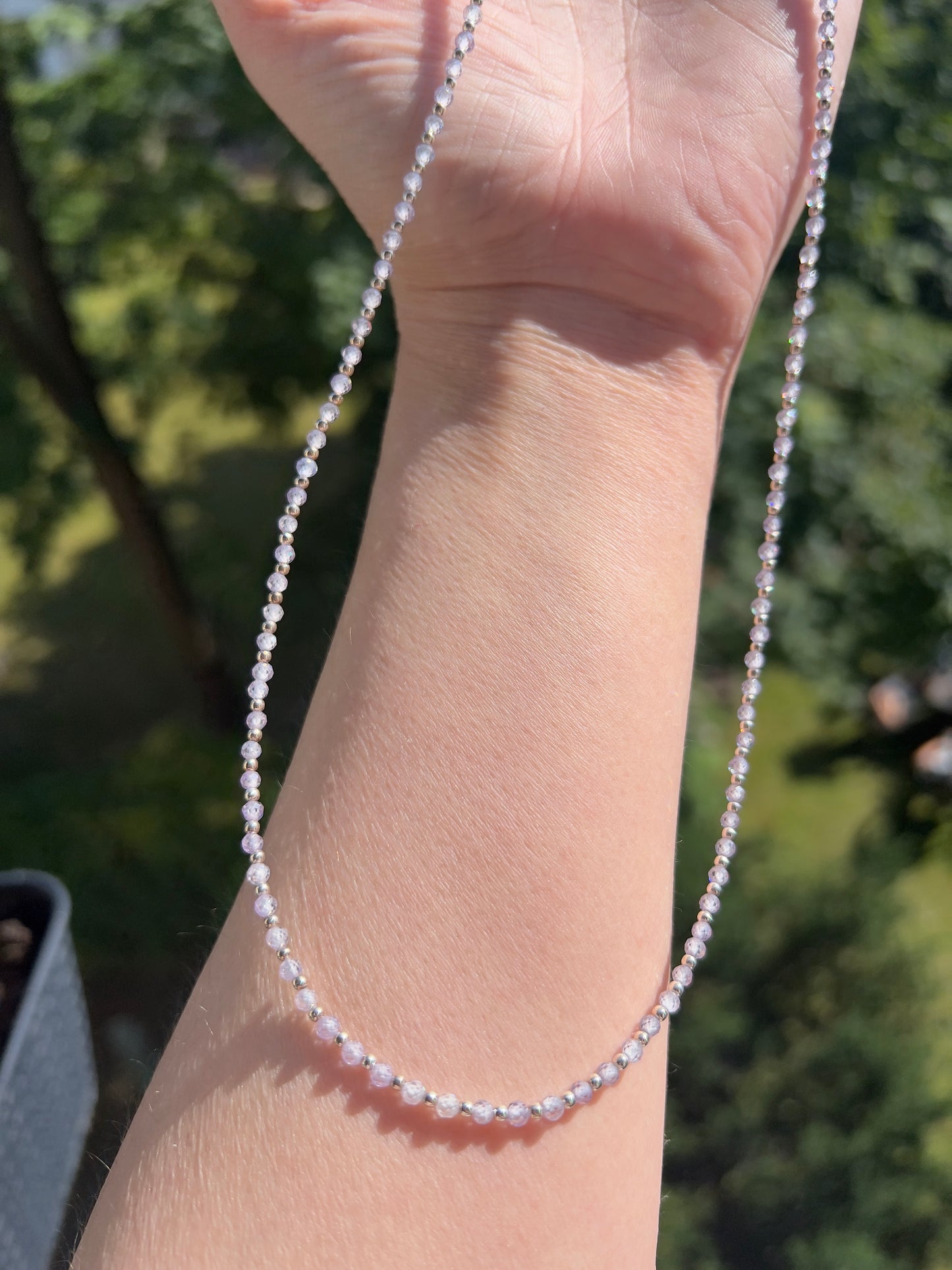 Zarte Zirkonia - Kette in lila - Funkelnder Minimalismus in 925 Silber
