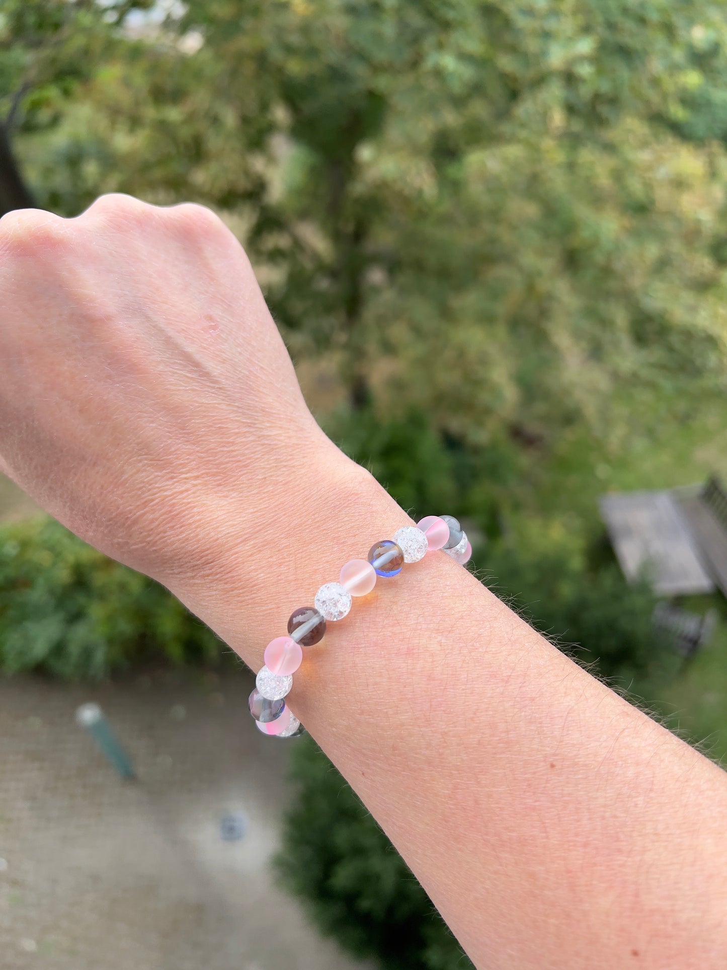 💎 Armband „Mystic Glow“ – Labradorit AAA mit blauem Flash, Crackle-Bergkristall & Rosé-Glasperlen (8 mm) 💎