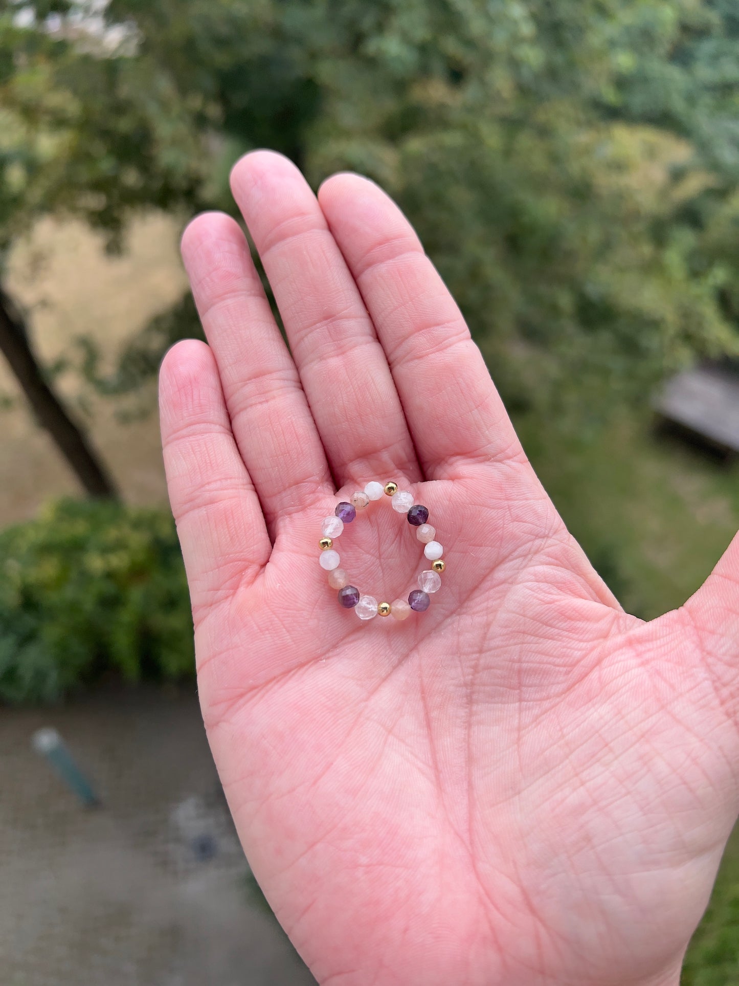 Herz & Intuition – Ring mit Amethyst, Sonnenmondstein, Mondstein & Rosenquarz