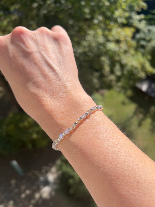 🌙✨ Armband Beige-Goldener Mondstein facettiert mit 925er Silberperlen