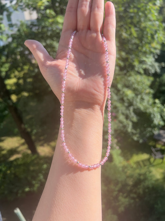 Zarte Eleganz - Rosa Zirkonia  ( 4mm ) mit 925er Silber