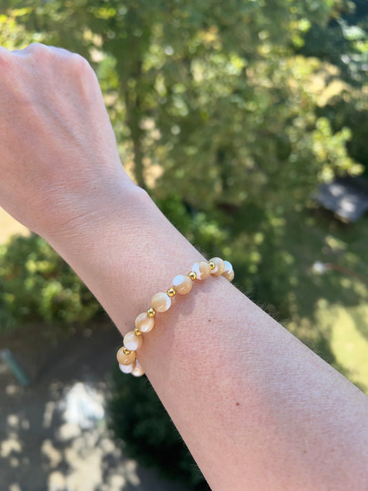 Margarita-Mondstein Armband – 8 mm mit Edelstahl vergoldeten Abstandsperlen | Magischer Silber-Flash
