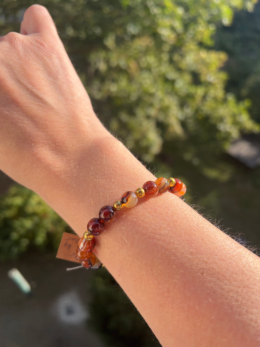 Roter Achat Armband 8 mm – AAA-Qualität – mit 925er Silber vergoldeten Abstandsperlen